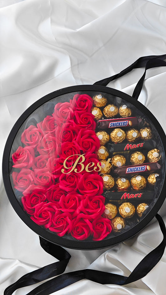 Box ze słodyczami Ferrero Rocher i różami mydlanymi