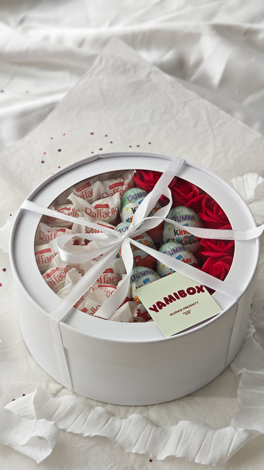 Box ze słodyczami Raffaello, Kinder Niespodzianka i różami mydlanymi