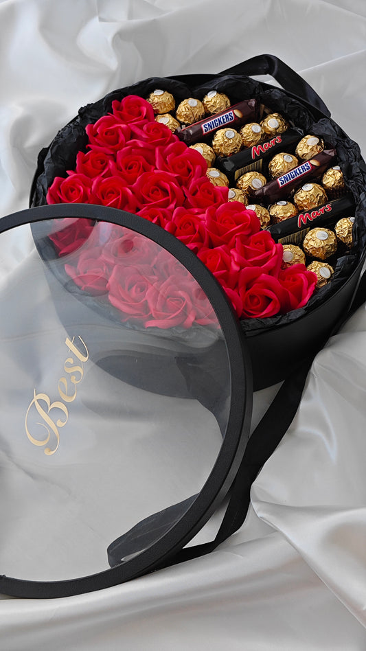 Box ze słodyczami Ferrero Rocher i różami mydlanymi