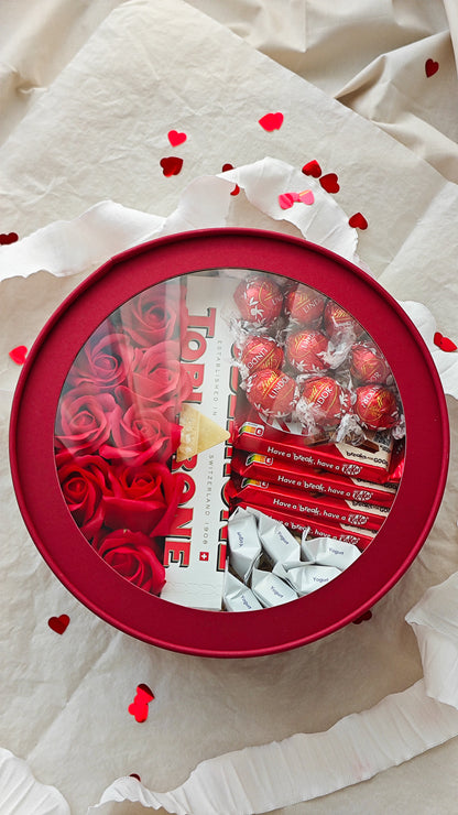 Box ze słodyczami Lindor, Toblerone, KitKat i różami mydlanymi