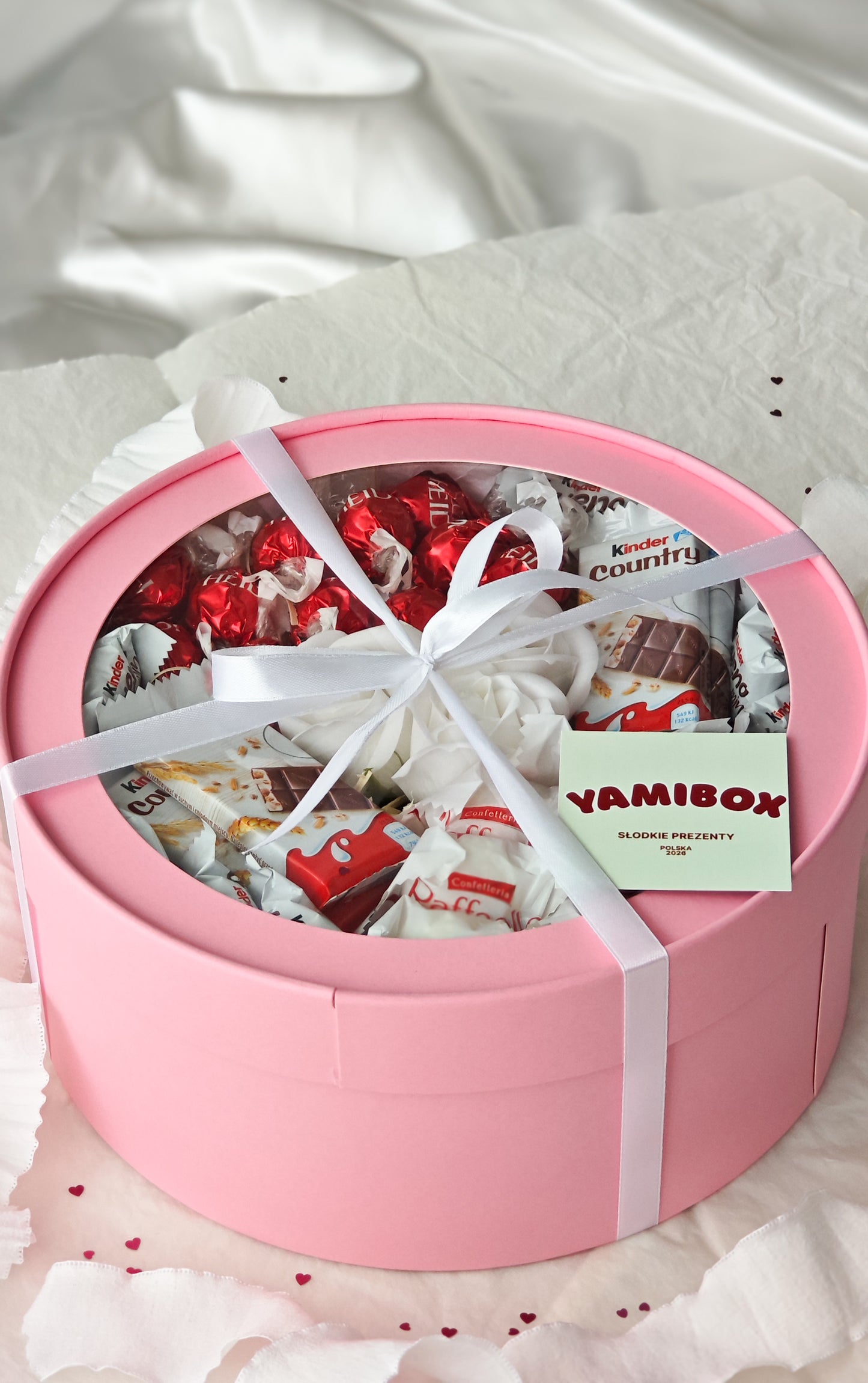 Box ze słodyczami Raffaello, Kinder z różami mydlanymi