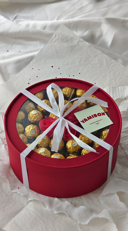 Box ze słodyczami Ferrero Rocher i różami mydlanymi