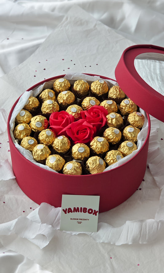 Box ze słodyczami Ferrero Rocher i różami mydlanymi