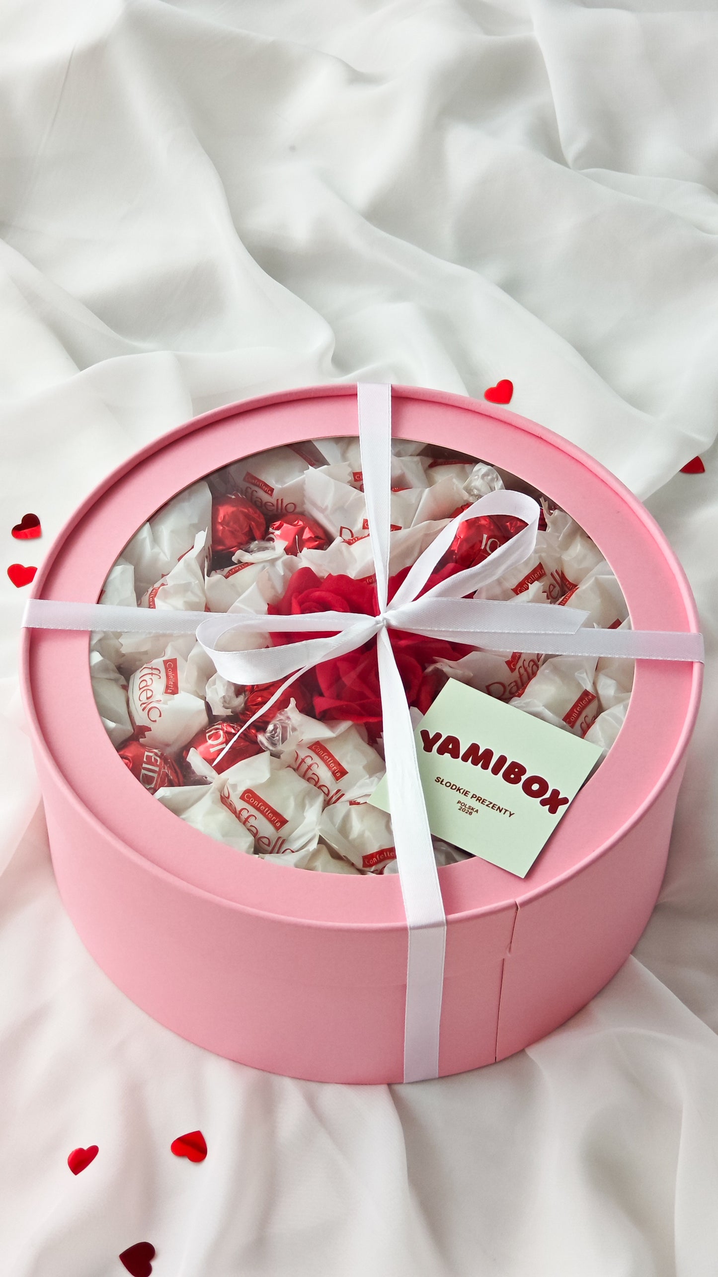 Box ze słodyczami Raffaello i różami mydlanymi