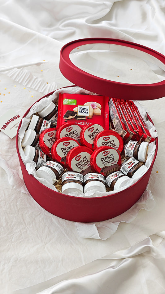 Box ze słodyczami Nutella, KitKat i Ritter Sport