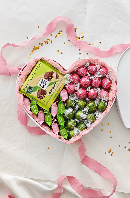Box ze słodyczami Lindor i Ritter Sport