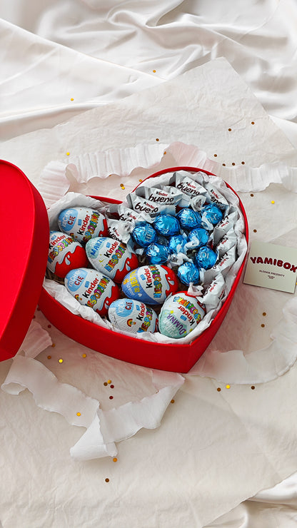 Box ze słodyczami Kinder i Lindor