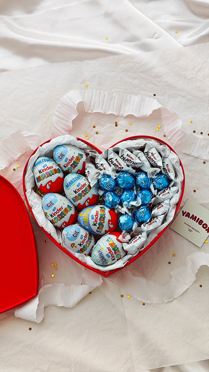 Box ze słodyczami Kinder i Lindor