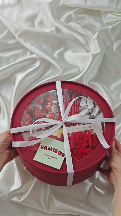 Box ze słodyczami Lindor, Toblerone, KitKat i różami mydlanymi