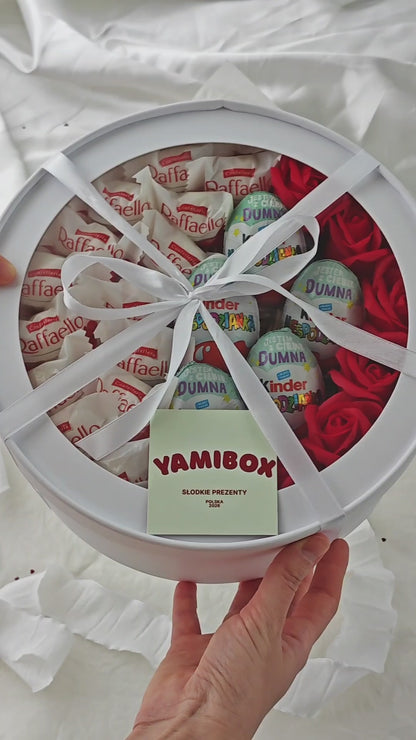 Box ze słodyczami Raffaello, Kinder Niespodzianka i różami mydlanymi